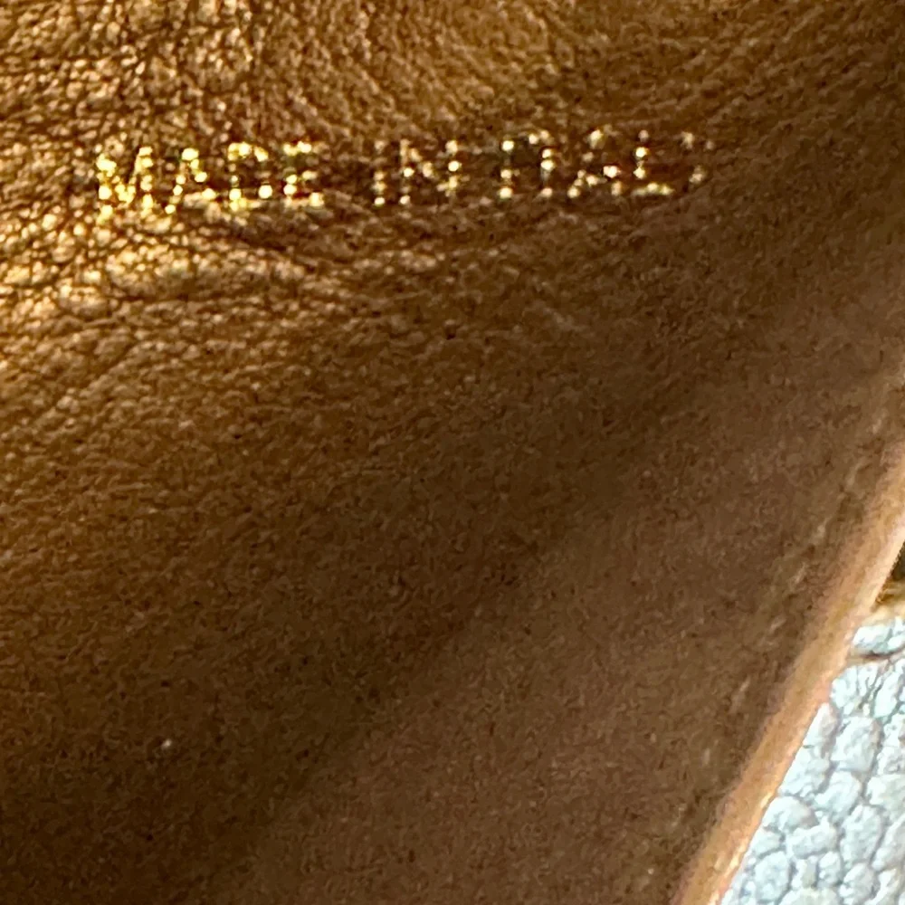 Chanel Black Wallet The Caviar Skin 4x4 Compact bifold wallet in good condition. - Picture 6 of 13